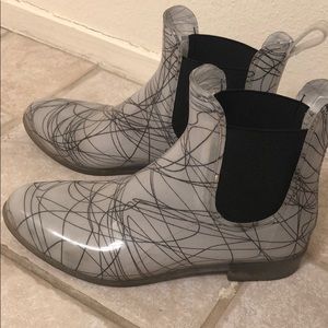 black and white rain boots, ankle